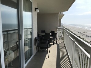 Outdoor dining - Crescent Shores North Tower..May Reduced..May 30-June 6 Open @ A Special Rate (North Myrtle Beach)