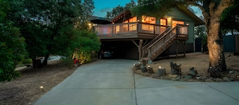 Pheasant Hill Cabin.  A cozy cabin and dog friendly.