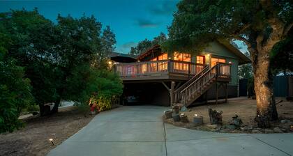 Pheasant Hill Cabin. A cozy cabin and dog friendly.
