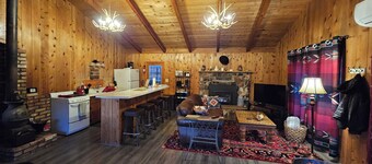 Pheasant Hill Cabin.  Hyggeligt og hundevenligt.