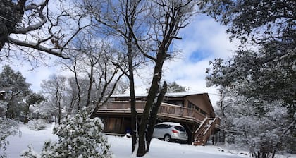 Pheasant Hill Cabin. A cozy cabin and dog friendly.