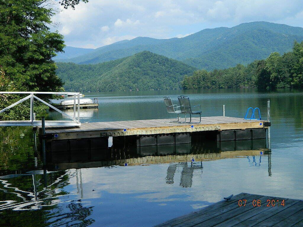 Cozy Cabin on Lake Santeetlah in the Smoky Mountains