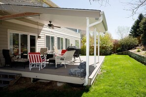 Outdoor dining - 8 BR -- 4 Full Baths -- Sleeps 18 - Groups OK - 20 min to Denver or Boulder HUGE (Westminster)