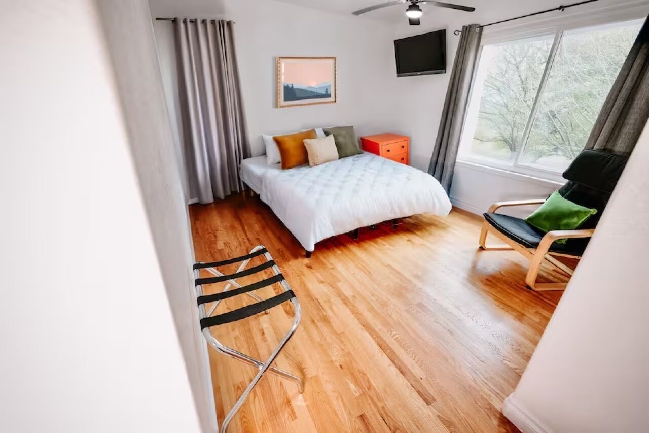 8 chambres, fer et planche à repasser, lit parapluie, Wi-Fi gratuit