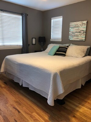 8 habitaciones, tabla de planchar con plancha y cuna de viaje
