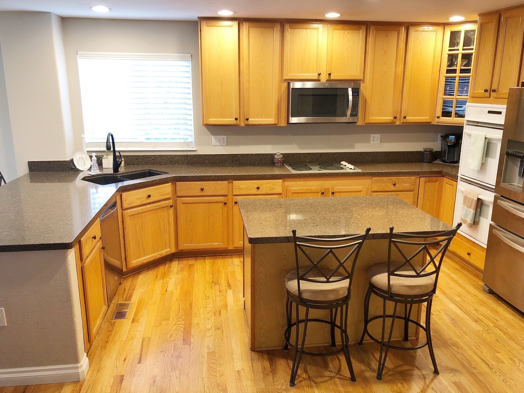 8 BR -- 4 Full Baths -- Sleeps 18 - Groups OK - 20 min to Denver or Boulder HUGE