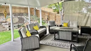 A covered patio with outdoor furniture, a ceiling fan, and a view of the backyard. - 8 BR -- 4 Full Baths -- Sleeps 18 - Groups OK - 20 min to Denver or Boulder HUGE (Westminster)