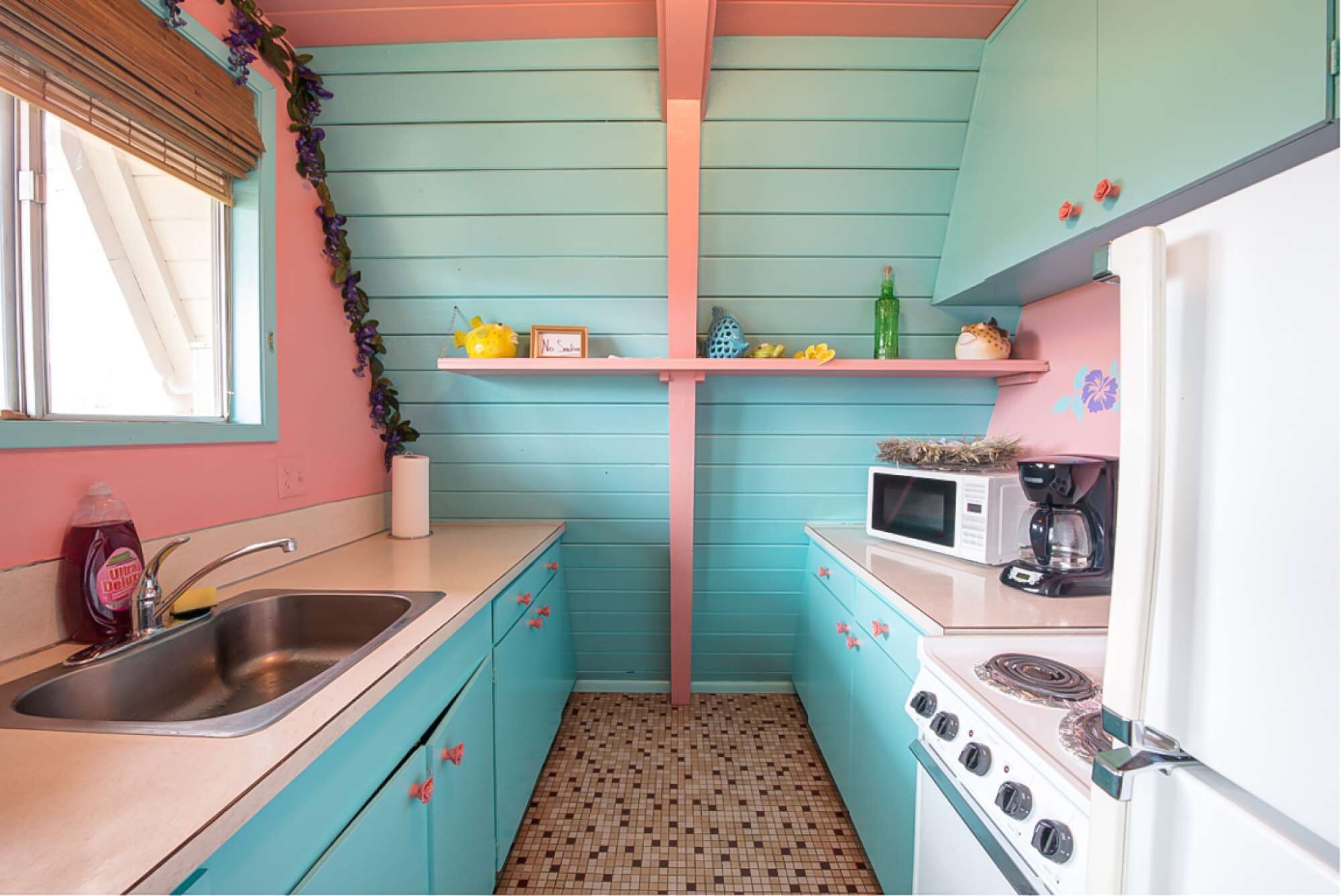 2-Story Hawaiian Villa Near Beach