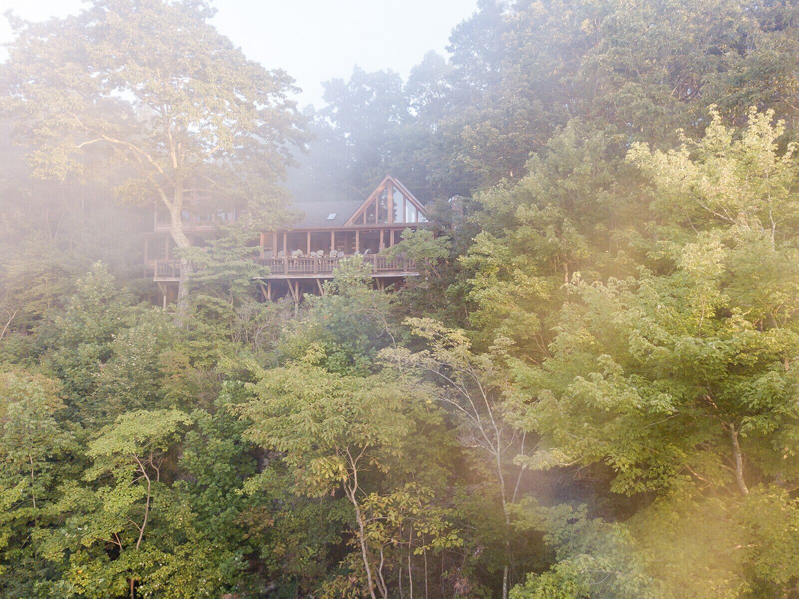 Fabulous retreat with gorgeous views! Minutes to Sewanee, Monteagle! Sleeps 12!