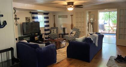 Secluded spot with high speed internet! Enjoy the beauty of Barren River Lake!