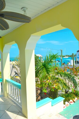 Waterfront Cottage in Spanish Wells' protected harbor