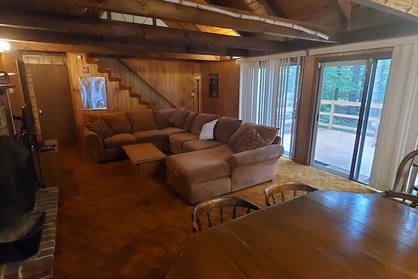Smart TV, fireplace, ping pong, computer monitors