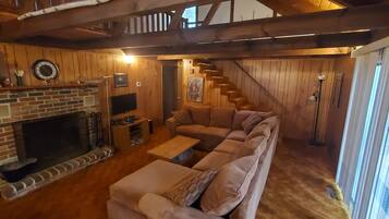 Smart TV, fireplace, ping pong, computer monitors