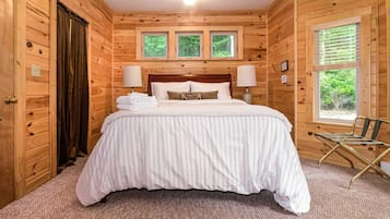 2 bedrooms, desk, iron/ironing board, travel crib