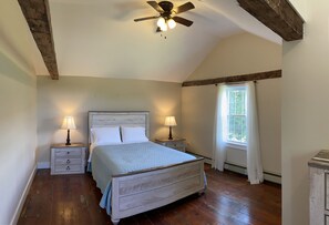3 bedrooms, desk, WiFi, bed sheets - Finger lakes region outdoor getaway (Lafayette)