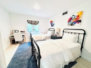 6 bedrooms, iron/ironing board, free WiFi, bed sheets - Hamptons Getaway With Heated Pool, Har Tru Tennis, Built -in Grill, Bike Shed (Quogue)