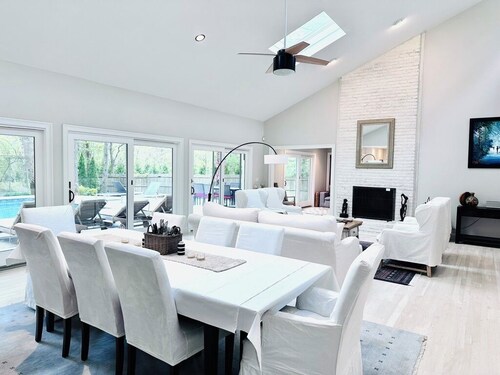 Hamptons Getaway With Heated Pool, Har Tru Tennis, Built -in Grill, Bike Shed