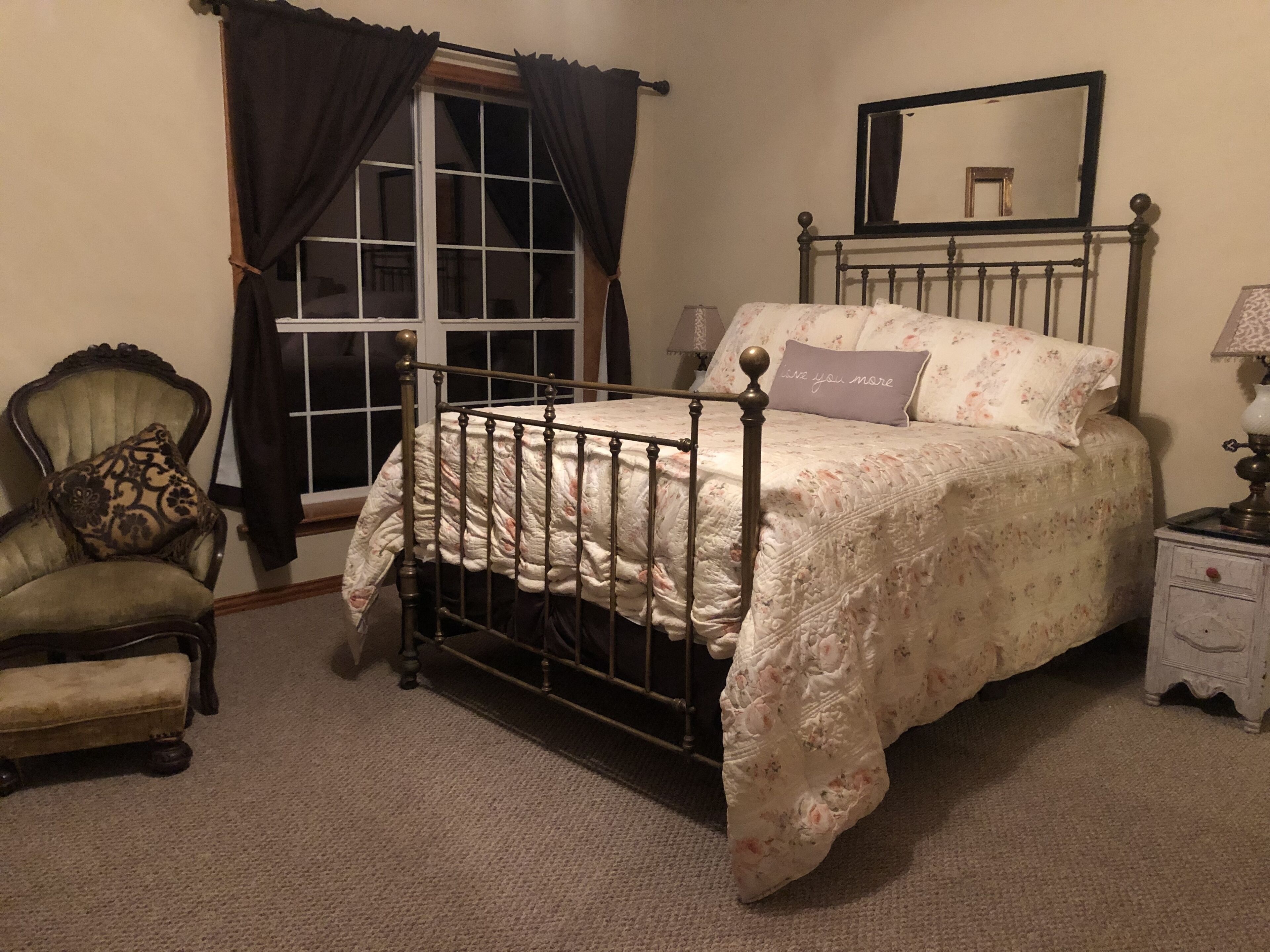 Wallace Ranch w/arena, corrals, fire pit, pool table, outdoor shower & HOT TUB!