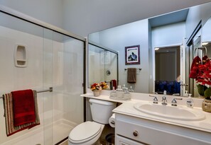 Shower, jetted bath, hair dryer, towels
