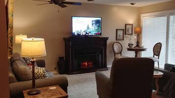 Flat-screen TV, fireplace, DVD player