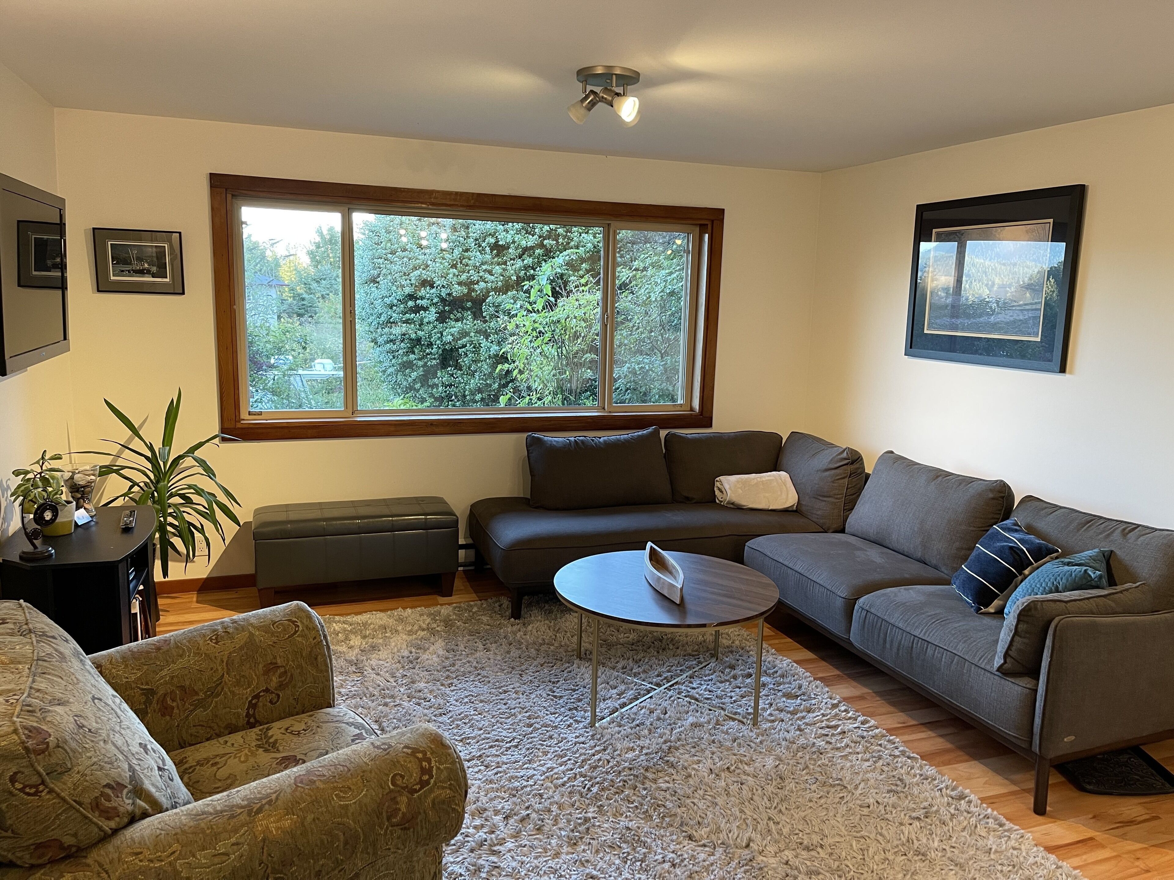 Tofino Cedar Suite - Lone Cone Mountain View