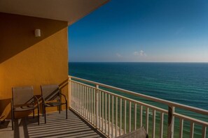 A balcony with a view of the ocean, two chairs, and a railing. - Splash resort - Family-friendly - Excellent view - Optional beach services (Panama City Beach)