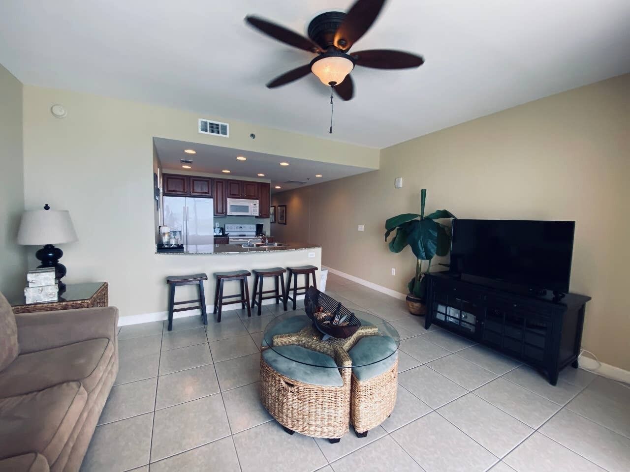 Beachfront | Family-Friendly | Excellent view | Free Wifi | Beach Service*