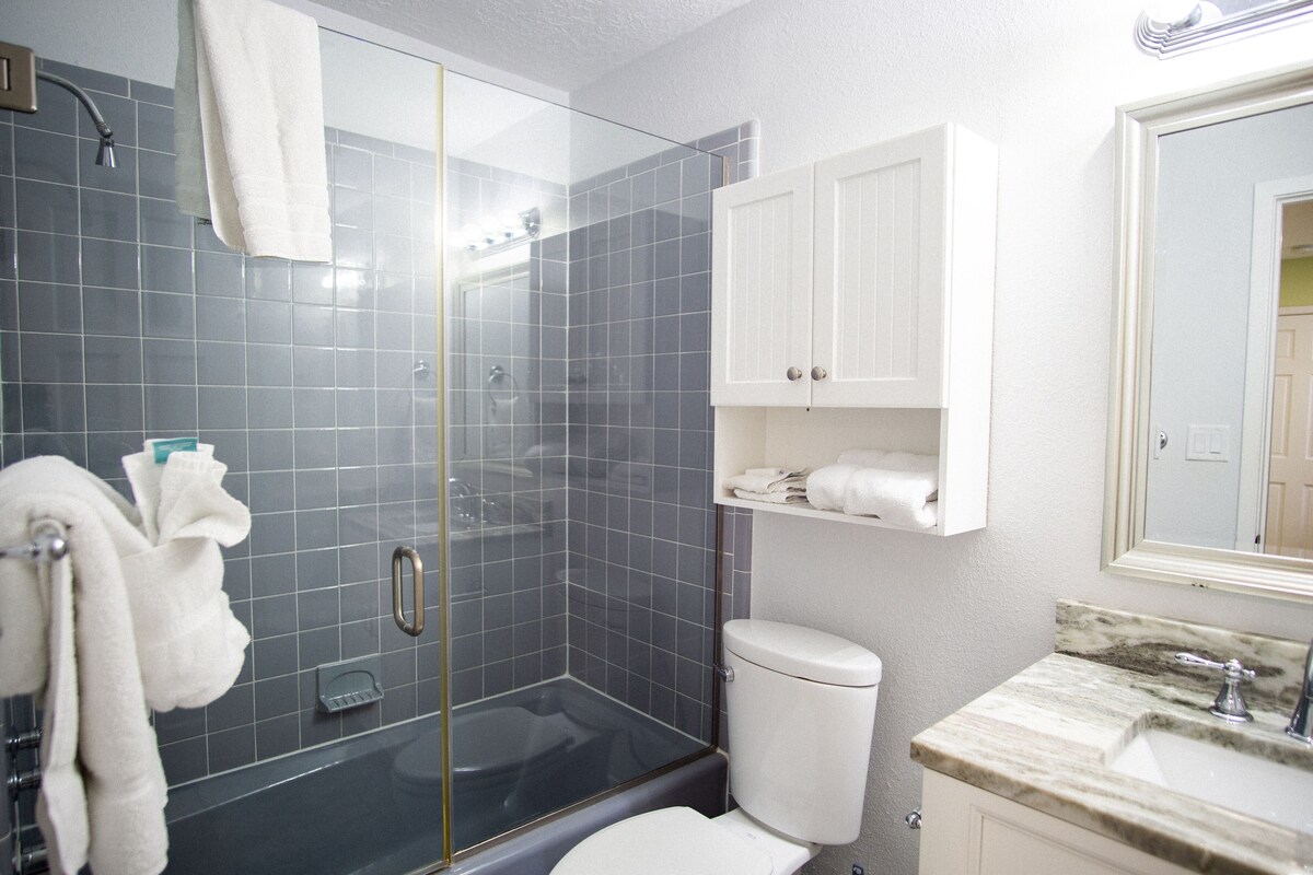 Photo 11 of 42 Palms Has it All !!! 5 Min Walk to Beach.