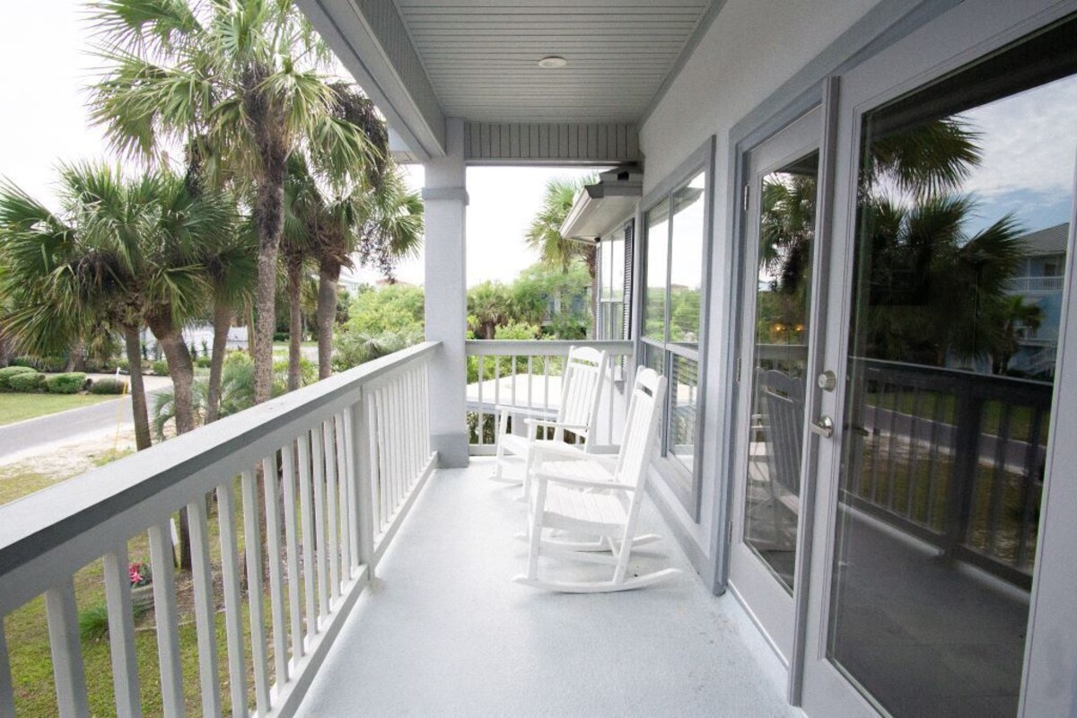 Photo 23 of 42 Palms Has it All !!! 5 Min Walk to Beach.