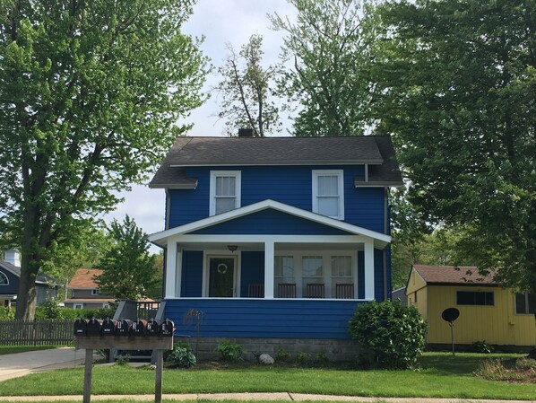 Exterior - Ross J. Lomas 1927 House, Sleeps 9 (Geneva-on-the-Lake)