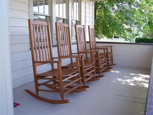Ross J. Lomas 1927 House, Sleeps 9