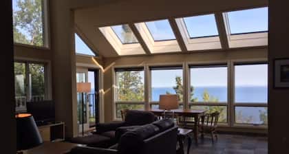 Unparalleled 180-degree Views of Lake Superior, 400 feet above the water!