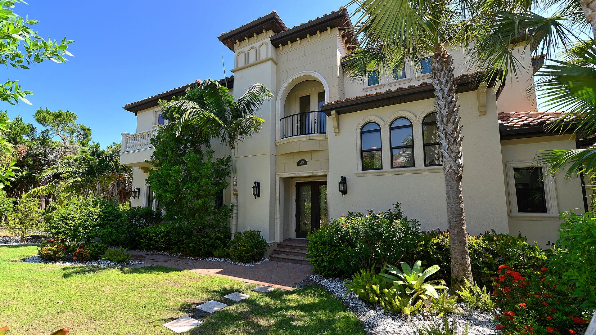 SUNRISE/SUNSET VIEWS ~ Casey Key Lux ~ 2 Masters & All Bdrm Suites, Pool + Beach