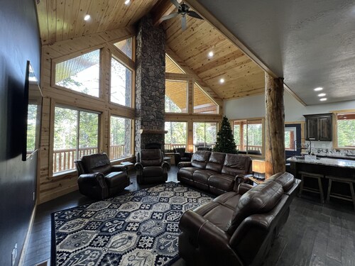 Large Cabin for Family & Friends to Enjoy - Close to many outdoor activities