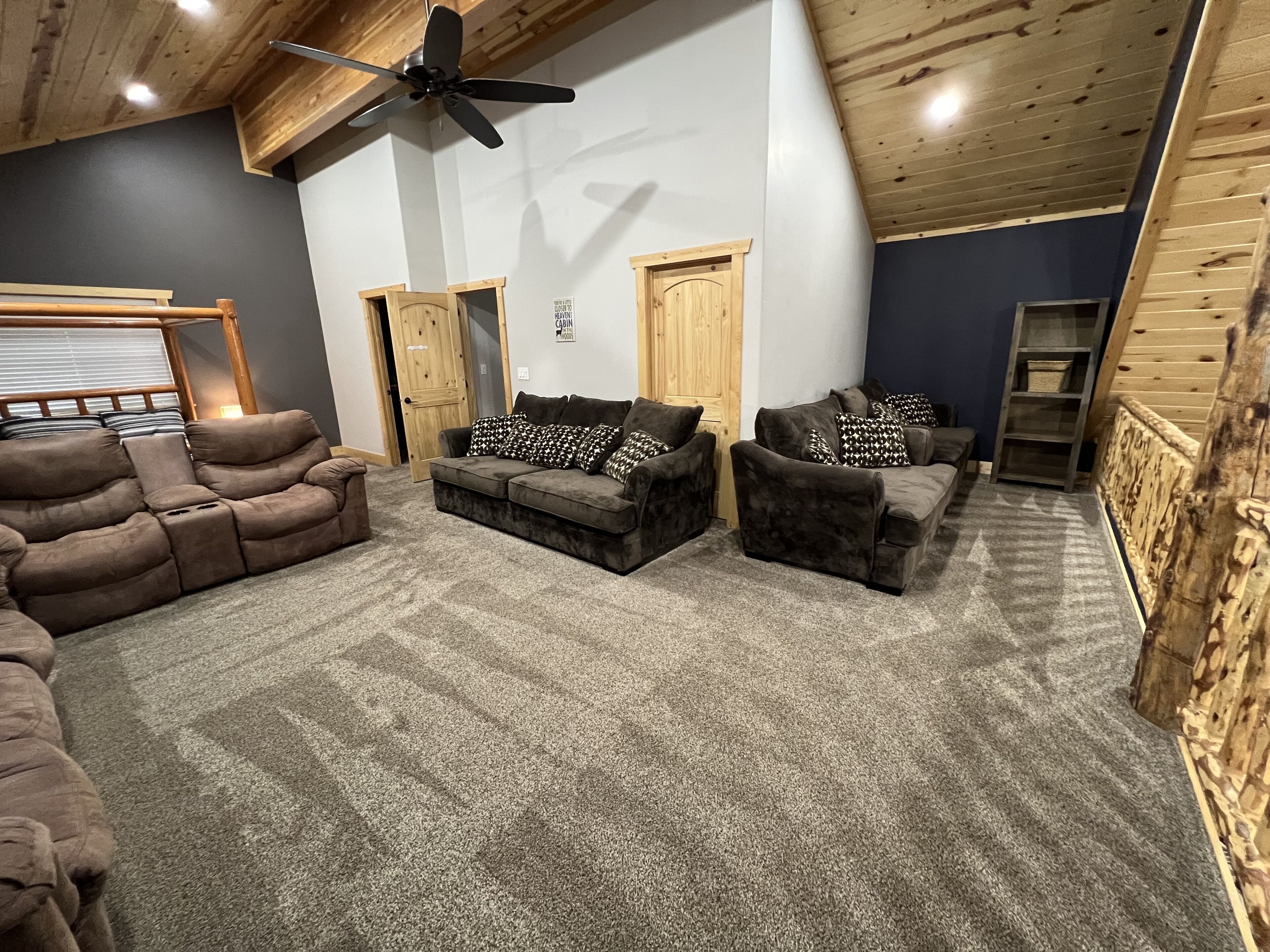 Large Cabin for Family & Friends to Enjoy - Close to many outdoor activities