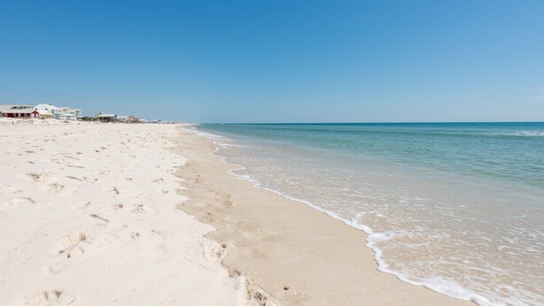 På stranden