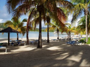 Sillas reclinables de playa, toallas de playa