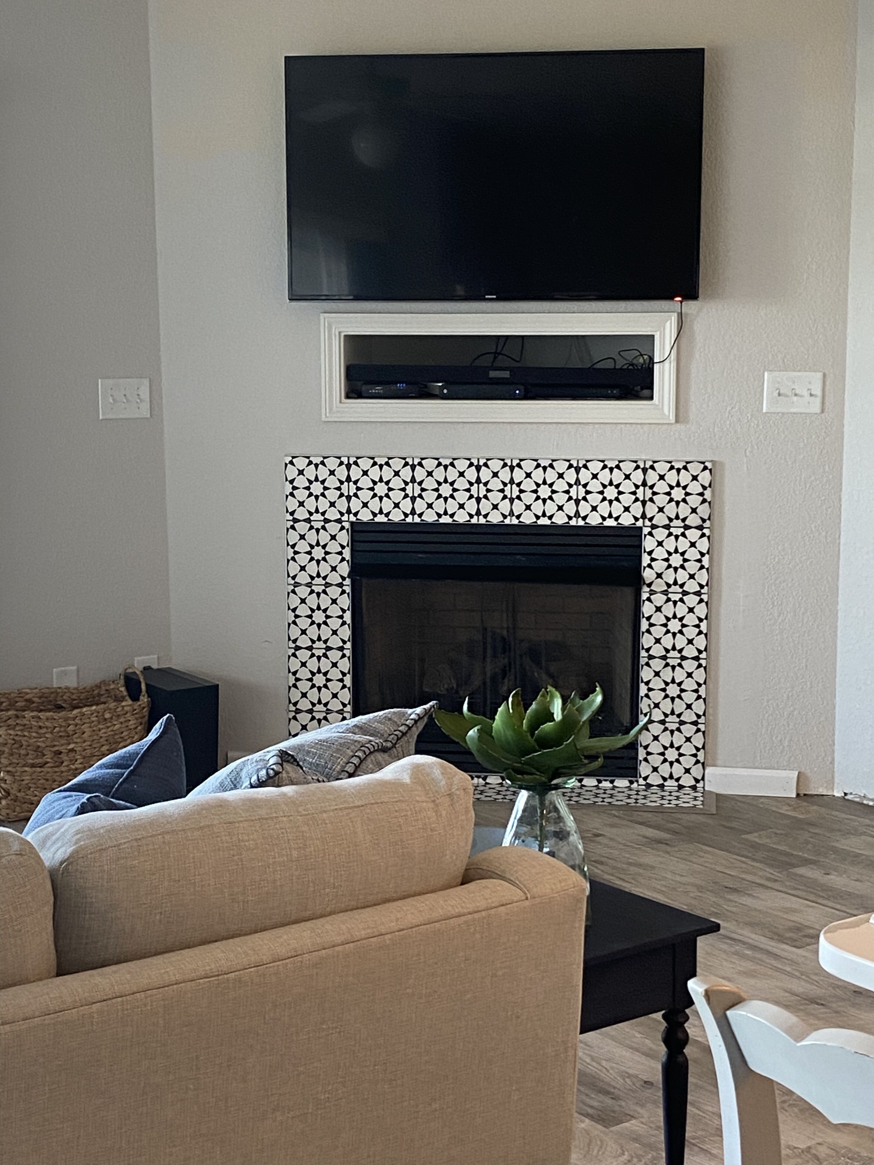 Luxury Lakefront Condo, 3 Pools,  1 BR/2B - Newly Remodeled! 