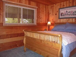 6 bedrooms, iron/ironing board, travel cot, WiFi - Lake-Front Island Park Vacation Rental Sleeps Sixteen (Island Park)