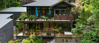 Architect / ontwerper woning - Uitzicht op oceaan en bos en toegang