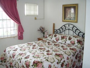 2 bedrooms, in-room safe, iron/ironing board, free WiFi