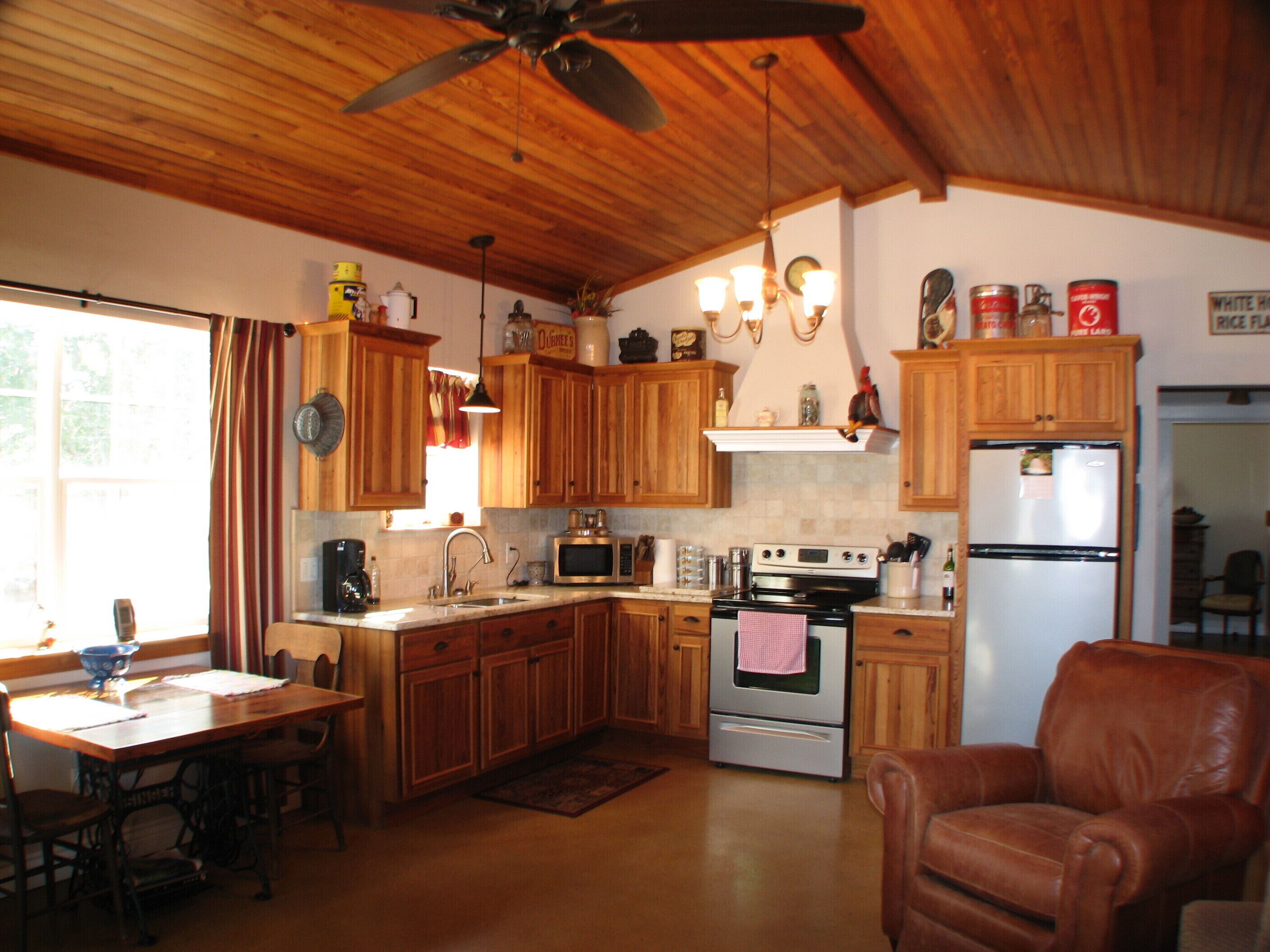 Creekside Barn Located On Bear Creek Just Minutes From Fredericksburg