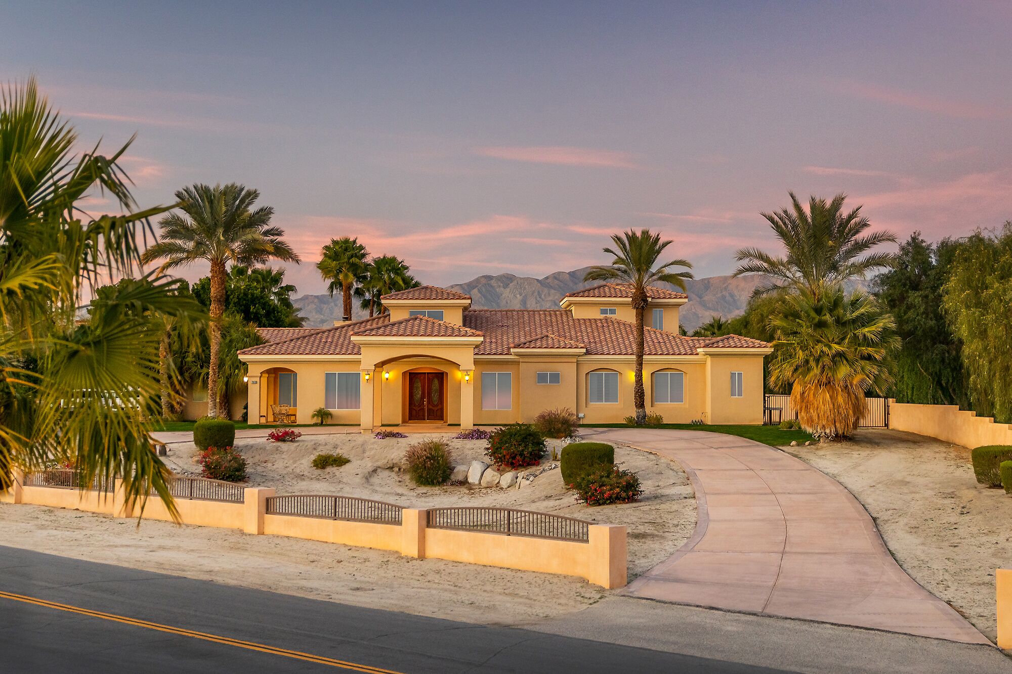 Private Estate Home Near Golf, Tennis Gardens, Concerts, Arenas, and Festivals