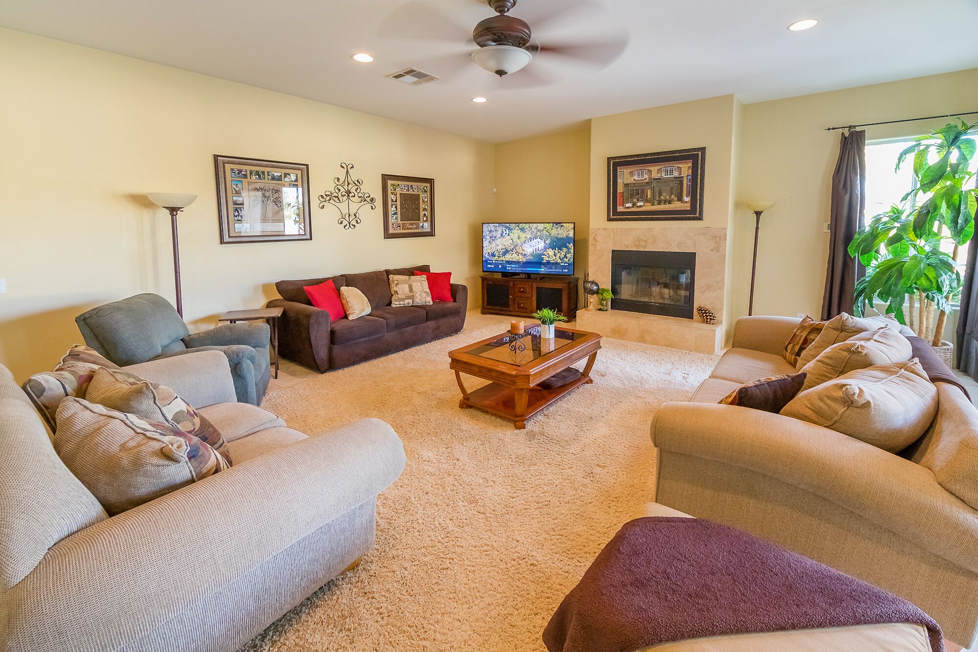 Private Estate Home Near Golf, Tennis Gardens, Concerts, Arenas, and Festivals