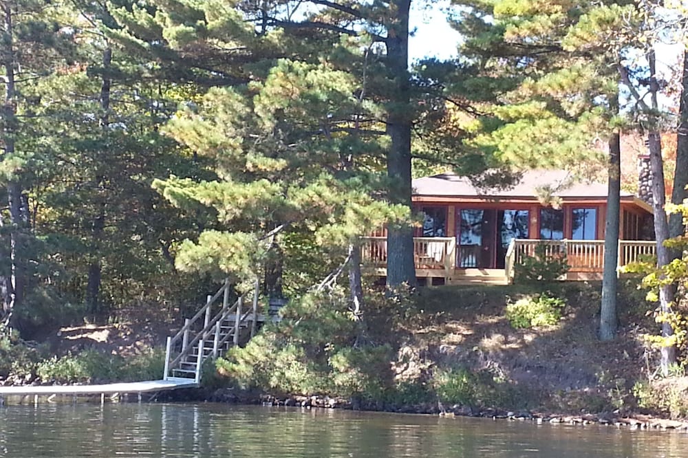 Lac Courte Oreilles*** Newly remodeled Waterfront Cottage Feet From The Lake