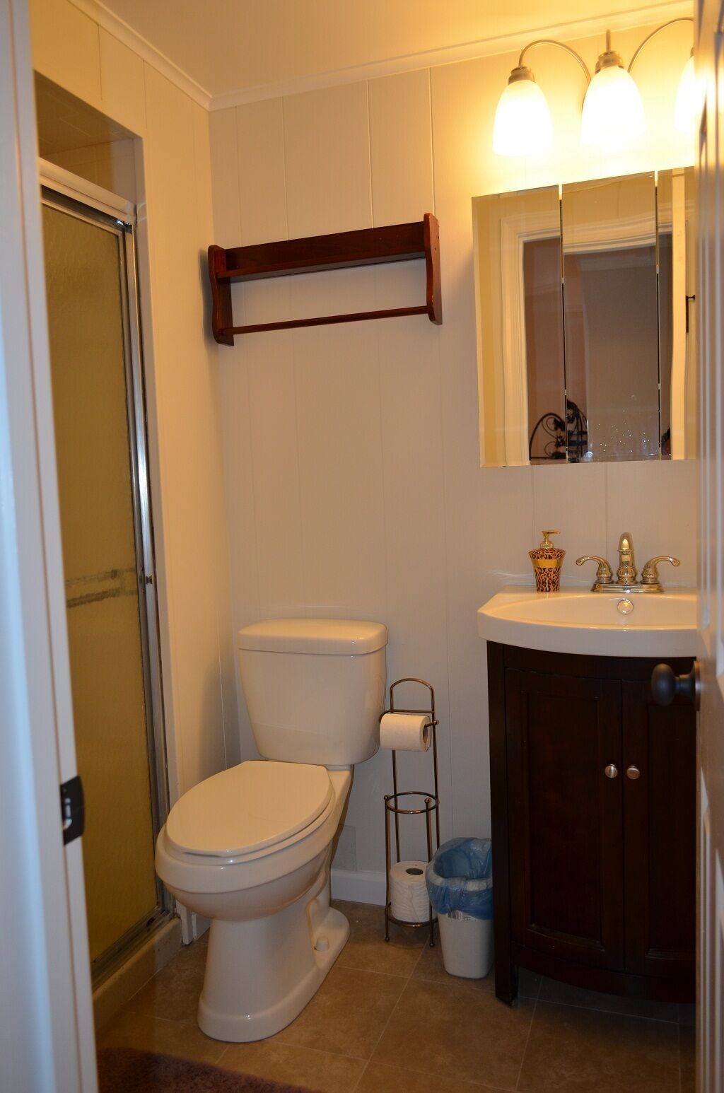 Remodeled 4 Bdrm 3 Ba Townhouse 200 steps from Private Beach!