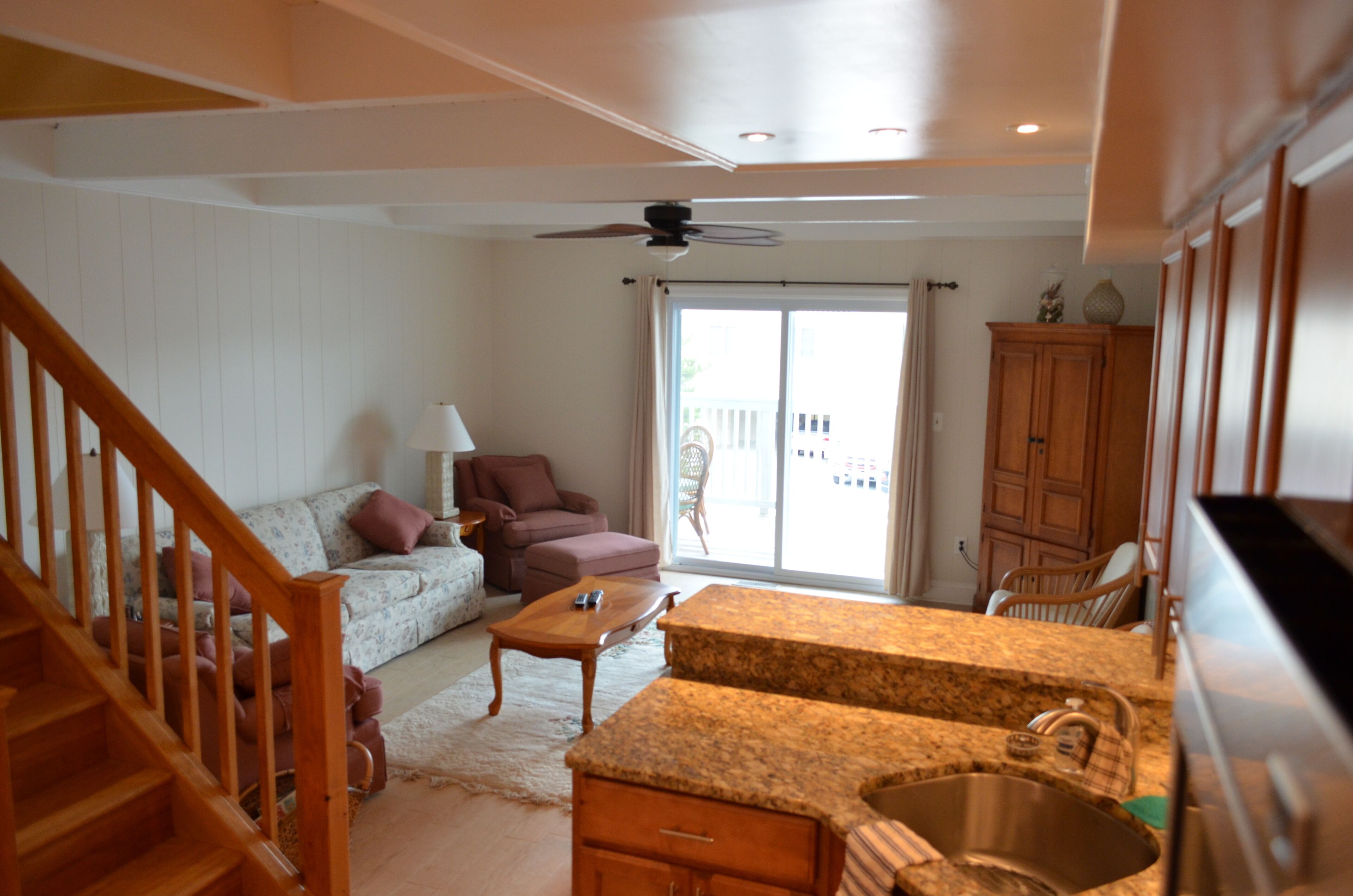 Remodeled 4 Bdrm 3 Ba Townhouse 200 steps from Private Beach!