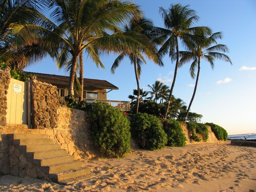 Heavenly Waters Home at Maili Point - Oceanfront Beauty