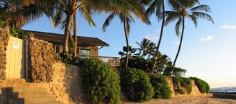 Heavenly Waters Home at Maili Point - Oceanfront Beauty