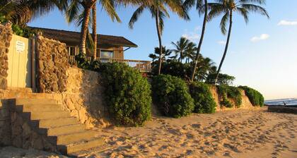 Heavenly Waters Home at Maili Point - Oceanfront Beauty
